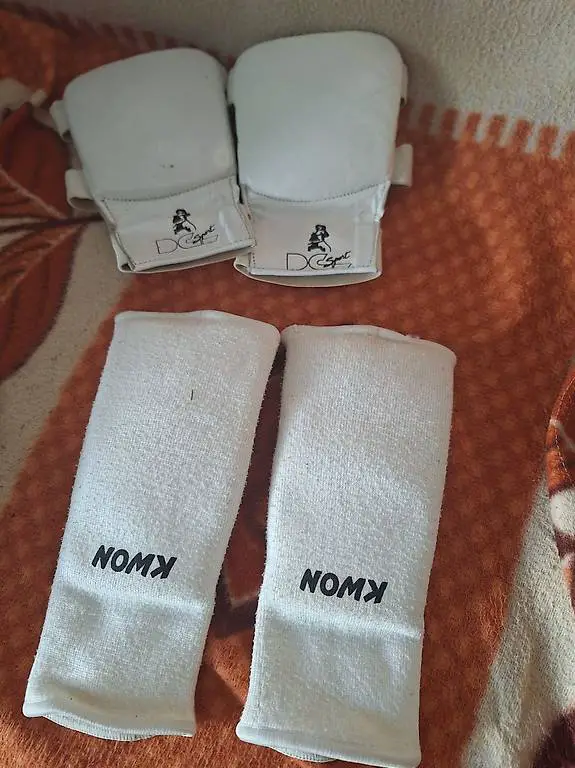 Hand, Bein und Tiefschutz für KARATE - Kampfsport