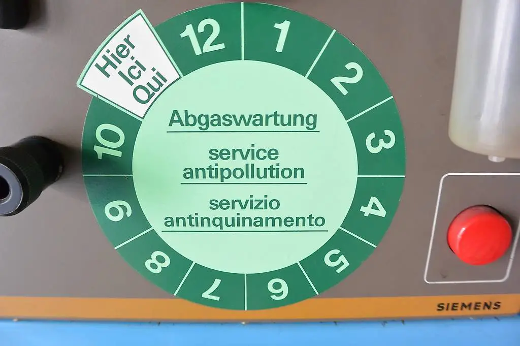 Abgaswartung Abgastest Benzinmotor