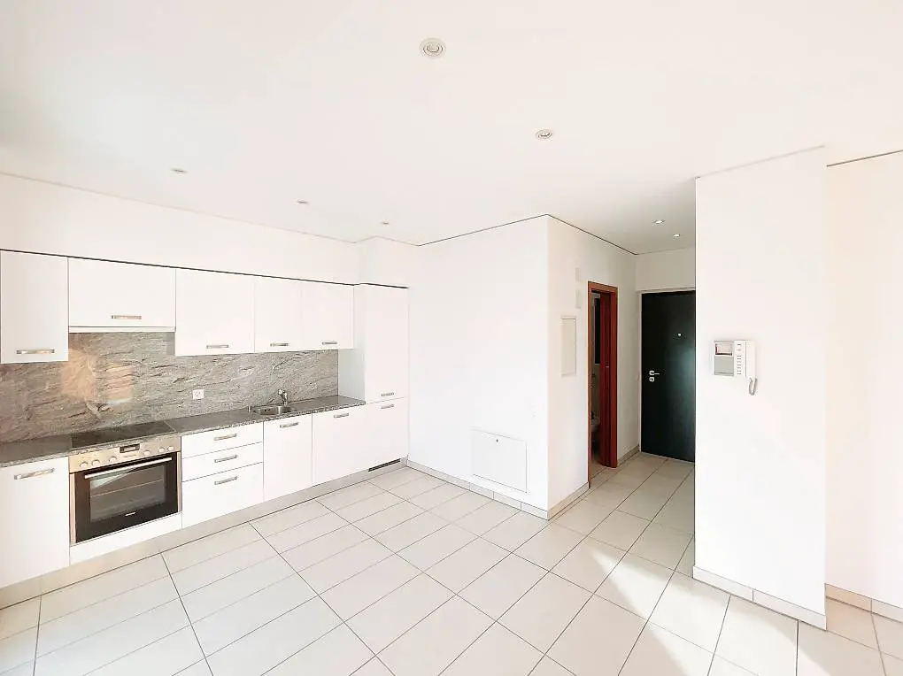 LUGANO, 2.5 Locali con posto auto