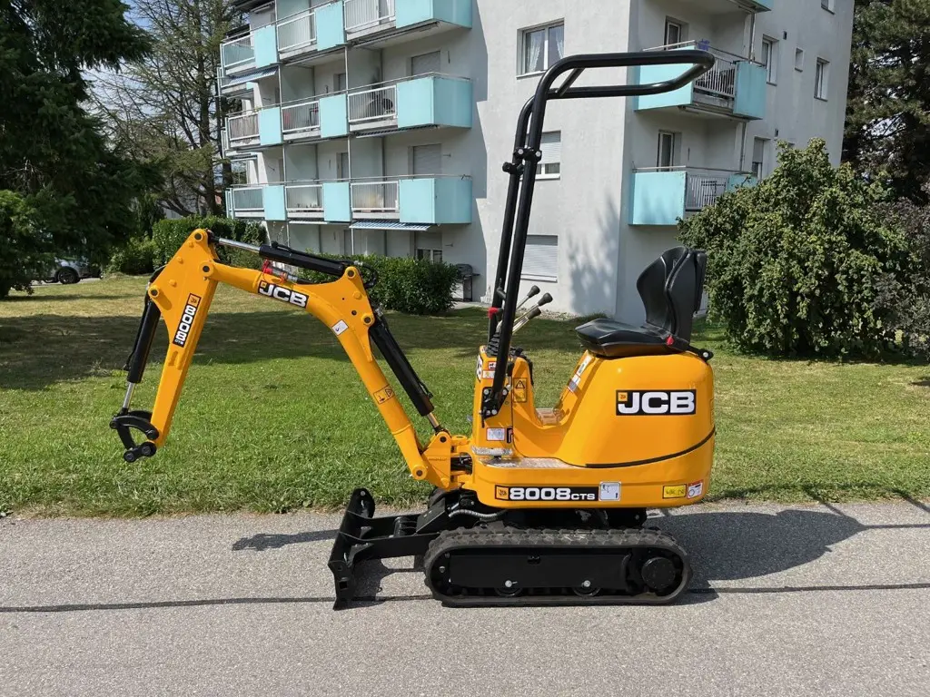 JCB 8008