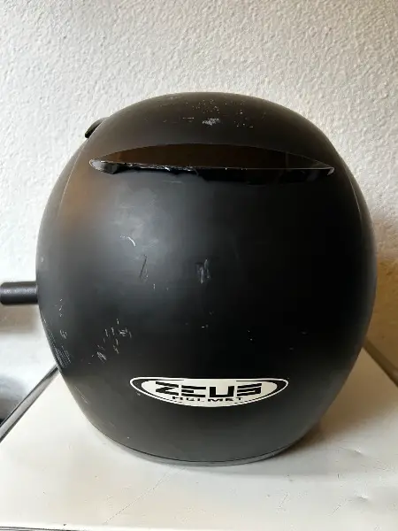 Motorradhelm Grösse M, wenig benutzt, kleine Kratzer