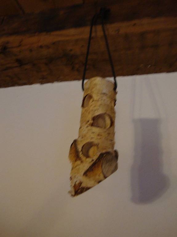 Futterstation für Vögel aus Holz / Ganzjahresfütterung