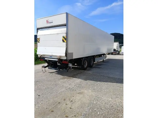 HANGLER, 2 Sfel 8 Isothermkoffer mit Hebebühne, Kunststoffkoffer isoliert