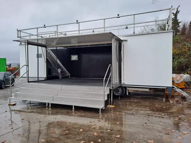 Sattelauflieger Bartrailer Eventtrailer, Verkaufswagen