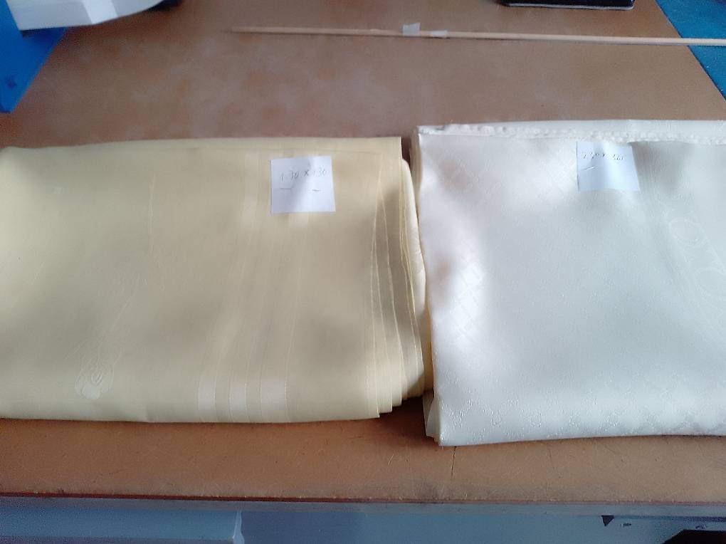 5 Tischtücher ,1rundes gehäckeltes Deckeli