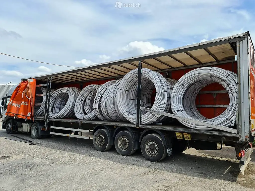  Kabelrohre mit Draht, rote Streifen