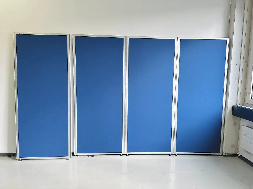 Trennwände blau
