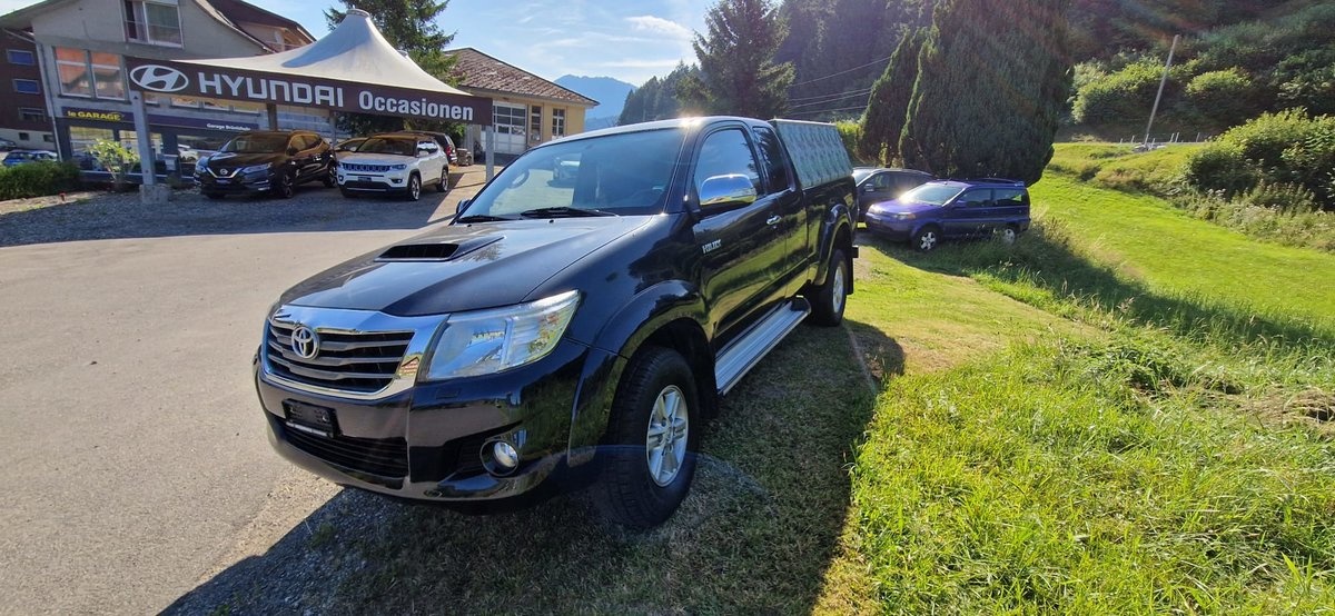 TOYOTA Hilux 2.5D 4WD Extra Cab Luna