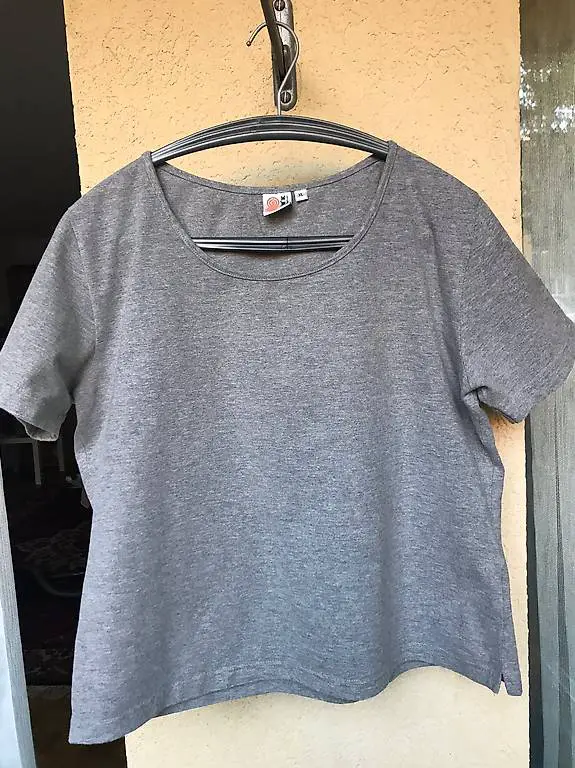 T-Shirt grau mit rundem Halsausschnitt Grösse XL