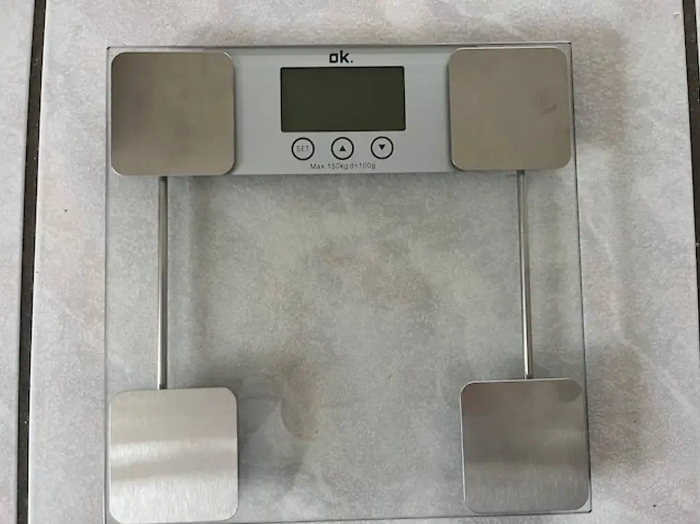 Personenwaage mit Verpackung und Anleitung