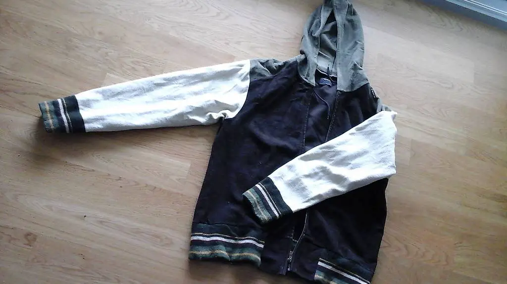 Mega schöne Energy Kapuzenjacke Grösse L