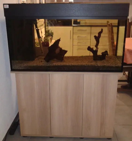 Aquarium mit Unterschrank