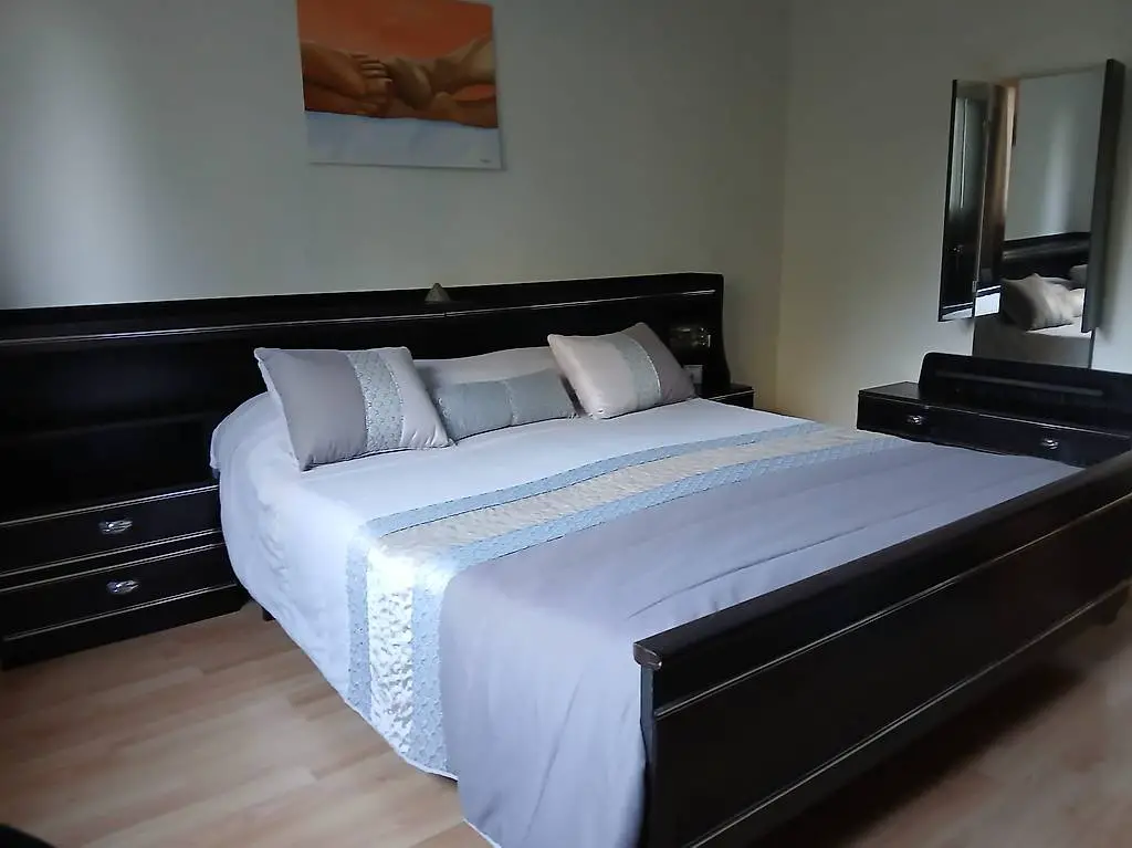 Komplettes Schlafzimmer-Set im klassischen Stil