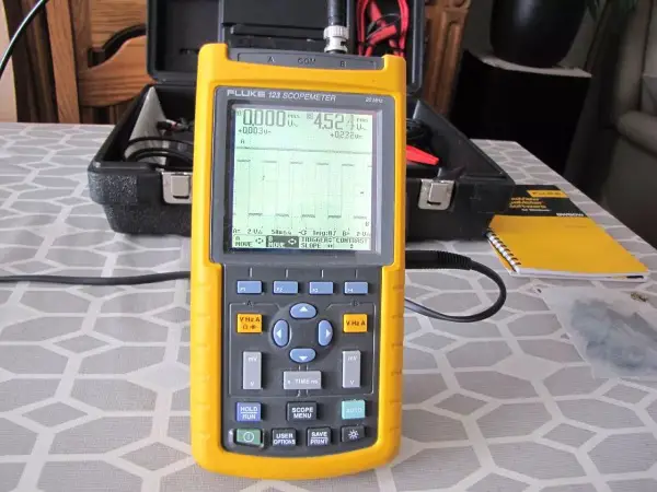 Fluke 123 scopemeter + acc. + hard case