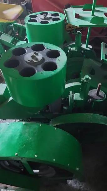 Gemüsepflanzmaschine