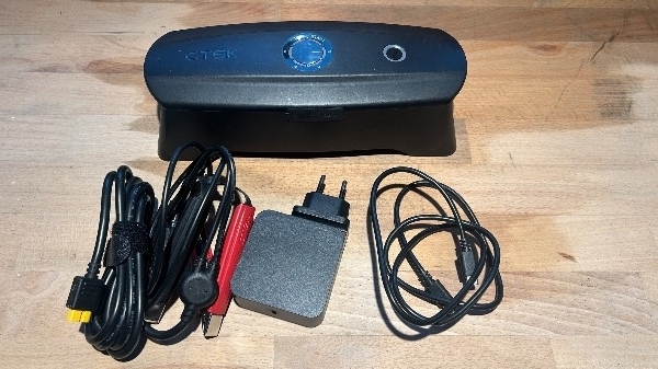 Ctek Cs One Ladegerät Starter und Powerbank
