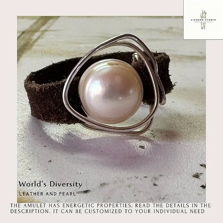 Amulett-Ring "Weltvielfalt" aus Naturleder und Perle im Boho