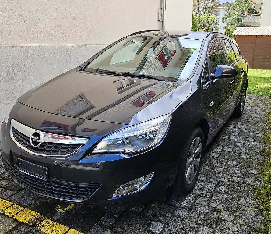 Opel Astra J Sport Touring * 1.4 Benzin * Schaltgetriebe