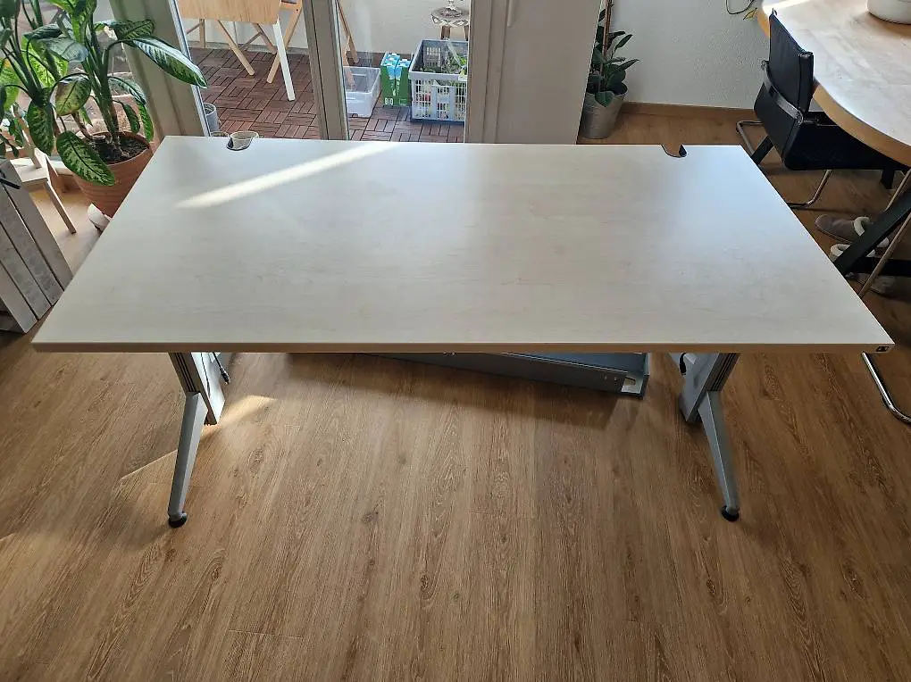 Schreibtisch König+Neurath elektrisch (defekt)