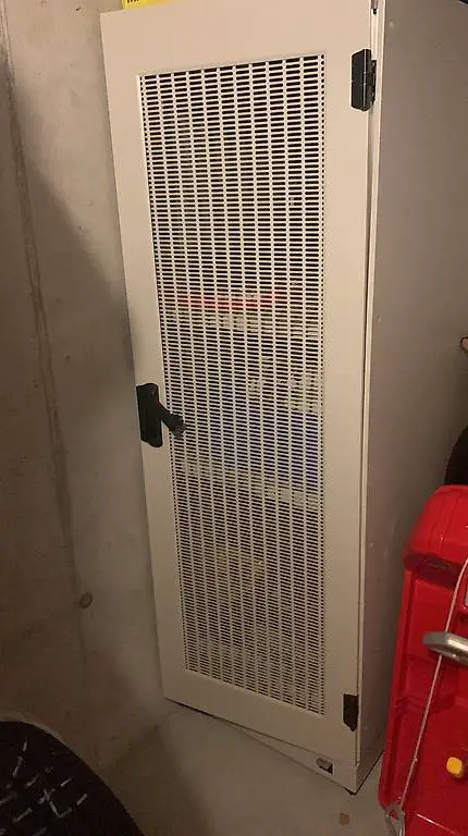 Metallschrank für Werkzeug