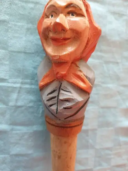  Flaschenzapfen Holzfigur Frau mit Kopftuch