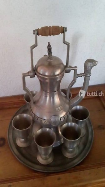 1 Zinnkanne mit Becher und Services platto
