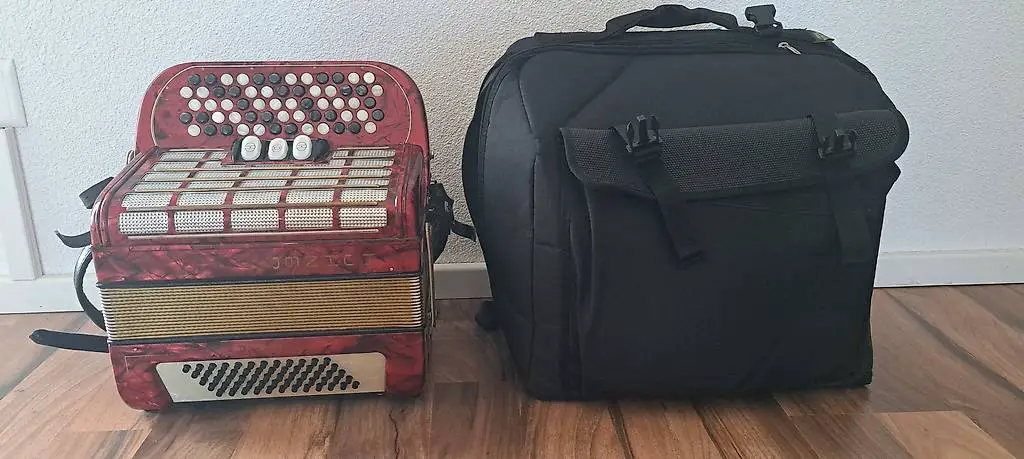 Akkordeon Hohner Piccolo mit Rucksack