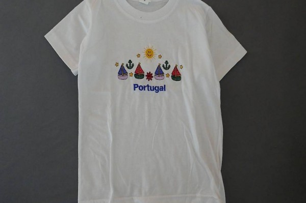 Neu: schönes T-Shirt Portugal Gr. 4 Jahre