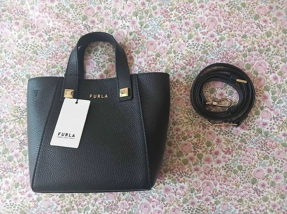 Furla Handtasche aus 100% Kalbsleder, neu mit Etikette