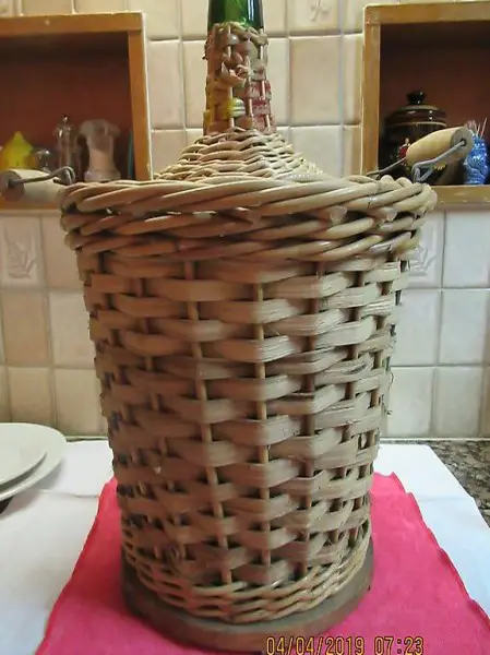  Korbflasche, mit 2 Henkel, mit Holzboden, von 1960