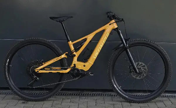 Specialized Levo yellow S E-Mountaibike Fully