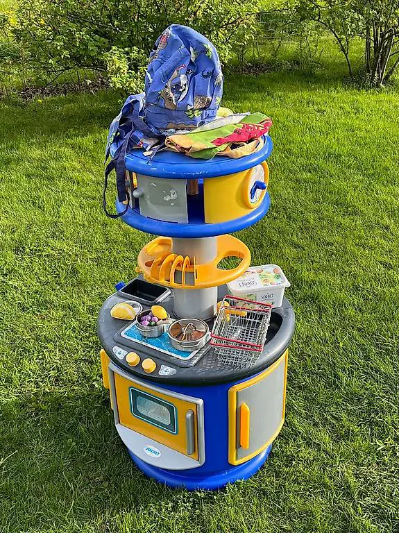 Kinderspiel Küche mit viel Zubehör