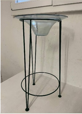 Ständer mit Glasschale