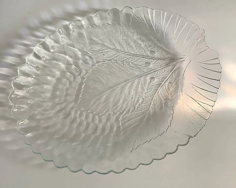 Blattförmige Schale