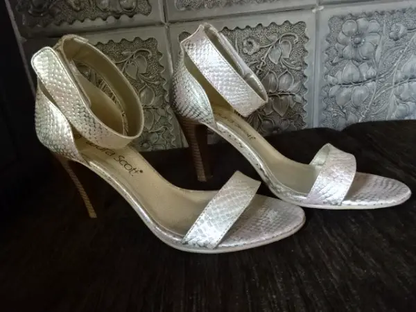 High Heels Pumps Sandaletten Laura Scott glanz 37 neuwertig