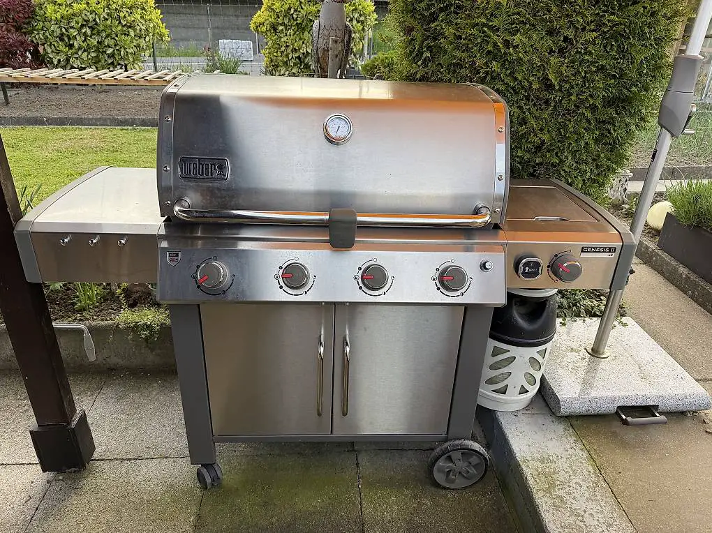 Weber Genesis II LX Gasgrill mit viel Original-Zubehör