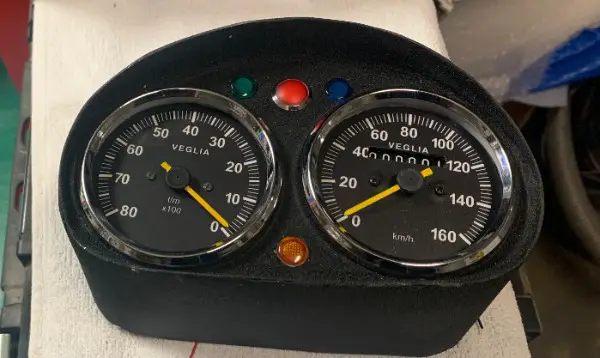 sportliches cockpit fiat 600 D oldie