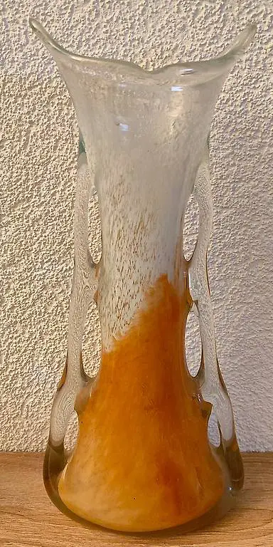 Vase en verre massive désigne 1970