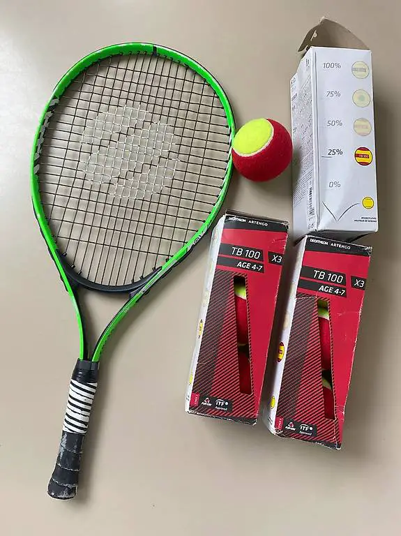 Kinder Tennisschläger mit Bällen