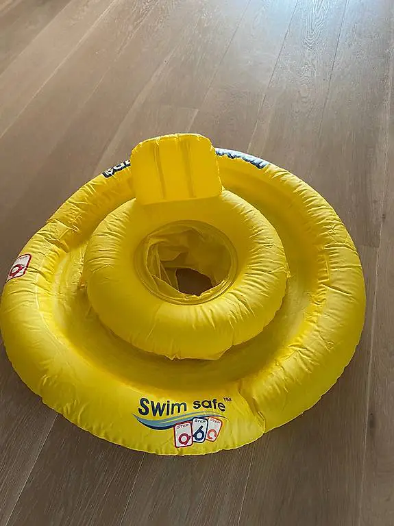 Schwimmhilfe für Babys