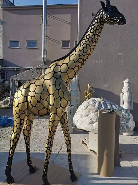  Giraffe 234 x 171 x 53cm