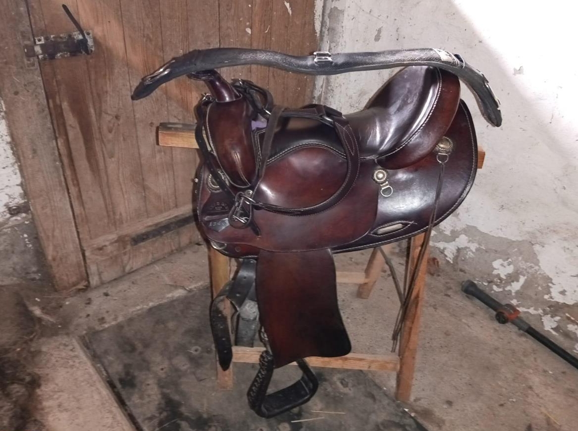 Westernsattel mit Zubehör für schmales Pferd / Kleinpferd