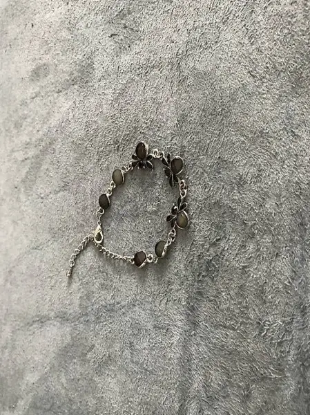 Feminines Armband in Silber