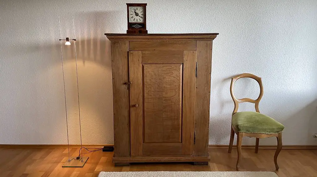 Antiker Milchschrank um 1800/1820 massive Eiche