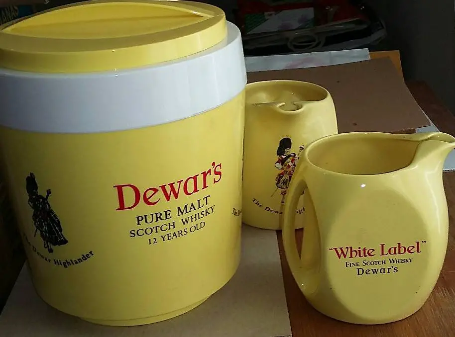 Rarität Eiskübel mit zwei Krügern Dewar"s White Label