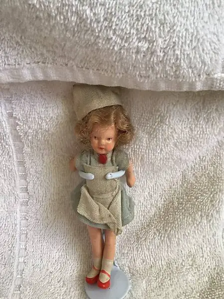  Antike Puppenstuben Krankenschwesther