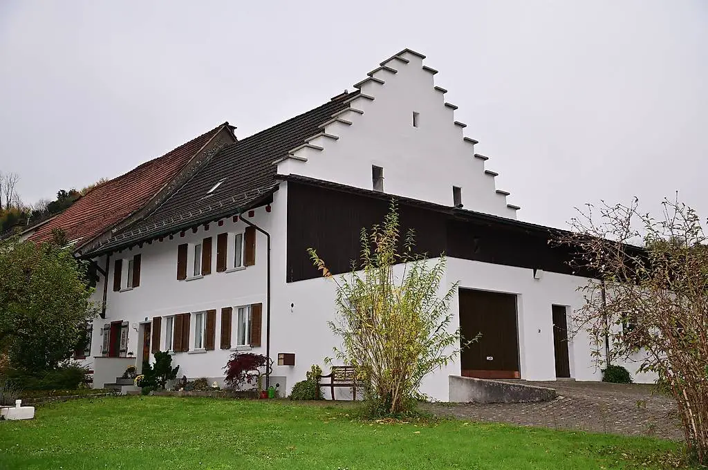 Ein Paradies für die HandwerkerfamilieGrosses Haus mit