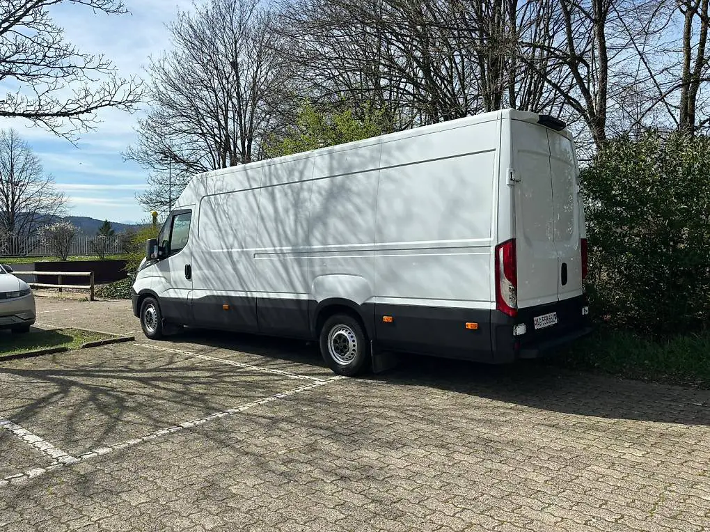 Lieferwagen/Transporter-Automat Iveco Daily zu vermieten