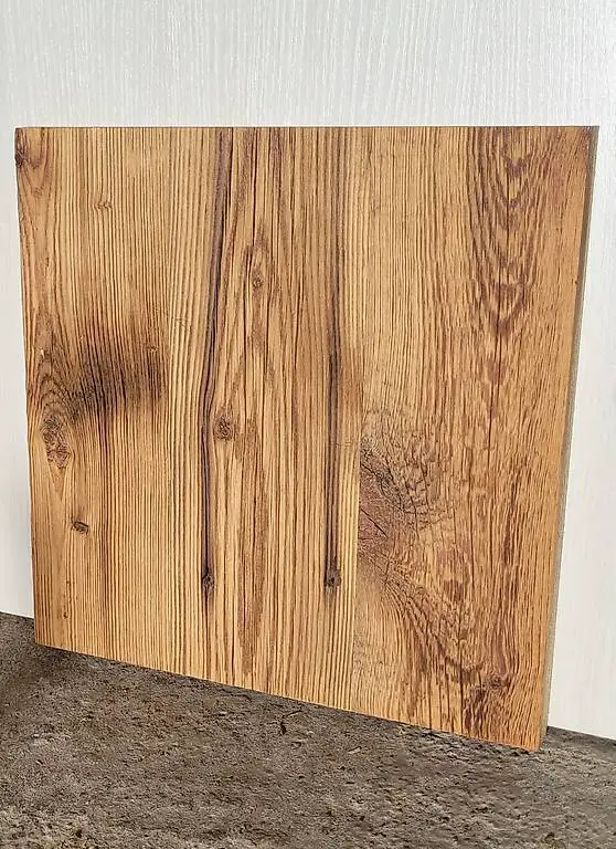 Dreischichtplatten mit Sonnengebräunter Oberfläche