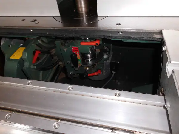 Tischfräse Felder F7 mit Schiebetisch und Schwenkspindel.